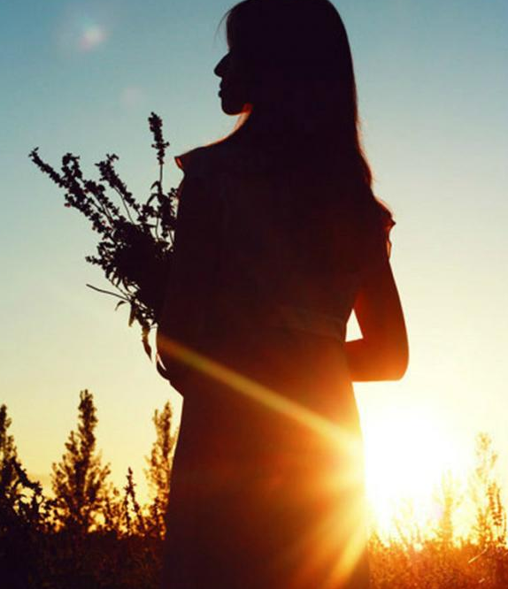 小东西才几天没做就湿成这样，要插了韩萌萌这个丰满的小姑娘才爽