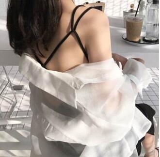 宝贝乖别害羞把腿张开 苏芮双腿一软，娇躯仰靠到刘小光的怀里