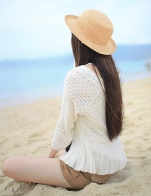 双腿间已经湿成一片，啊使劲里面痒