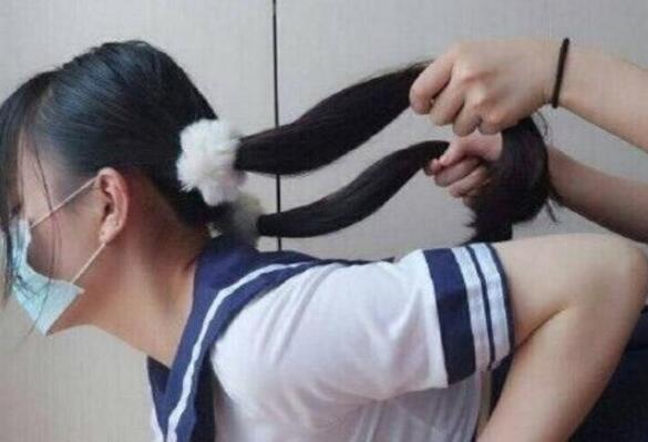 他突然猛的将三根手指 宝贝不要那么用力了 该死的坏蛋 你的大肉棒太长