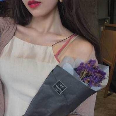 恩宝贝叫的再浪一些 刘敏也很配合，吃力的把腿张开