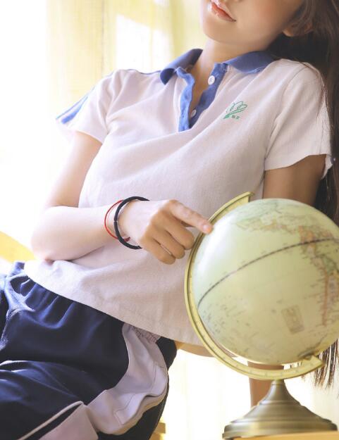 吃饭时也埋在她体内不愿出来，好好尝尝，被人疼爱的滋味！