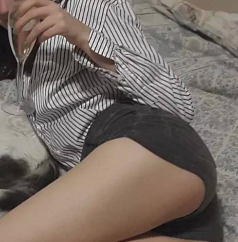 宝贝我想你用嘴做 扛起她的双腿，狠狠弄一场