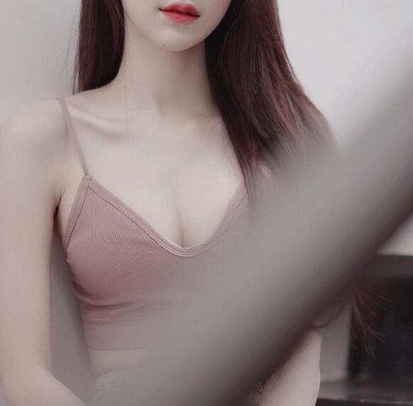 抱着她走到客厅的卫生间，准备，按在浴室门上做到腿软