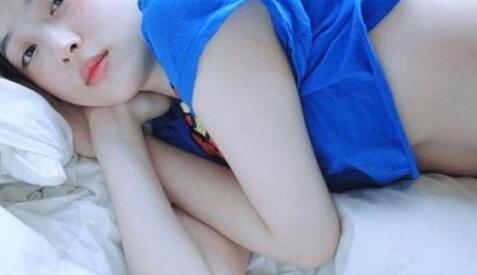 好好夹住晚上回来检查，隔着粉色的小裤，戳进去了一点