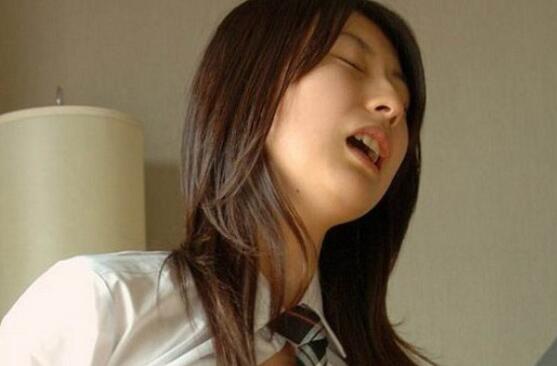 摸男朋友下面越摸越硬/学长,你的好大我含不住了