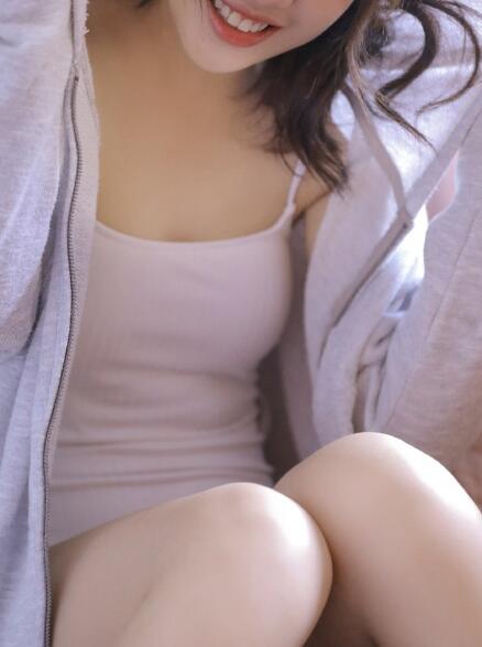 放什么东西到下面能爽，宝贝都湿成这样了还说不要