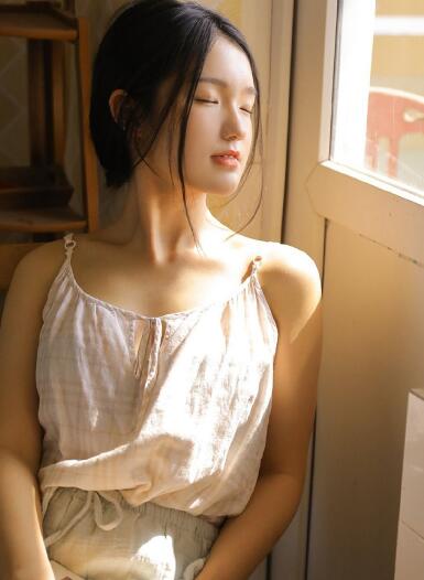 啊啊啊 她越喊疼我越吸得使劲 折磨到她哭着喊着求饶