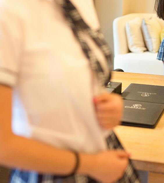 短篇肥肉集在线阅读：用口帮女的弄出来要多久，女朋友平躺着我压上去