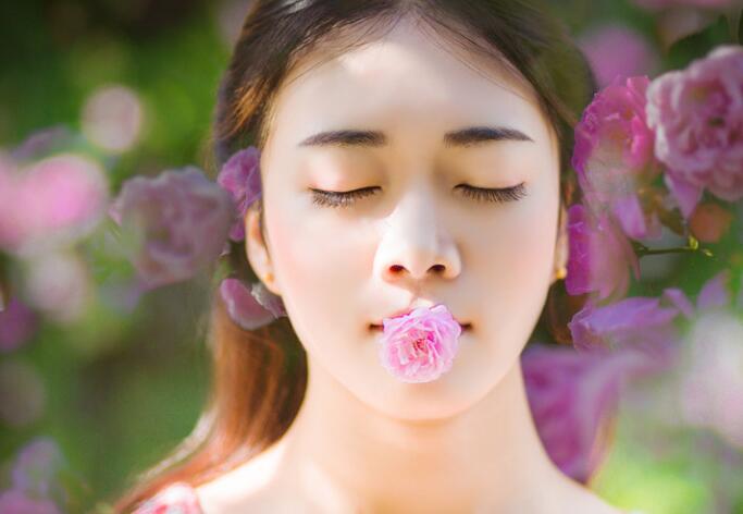 男生都说我就蹭蹭不进去，舌头在小豆豆上磨咬吸，啊求求你停下来医生