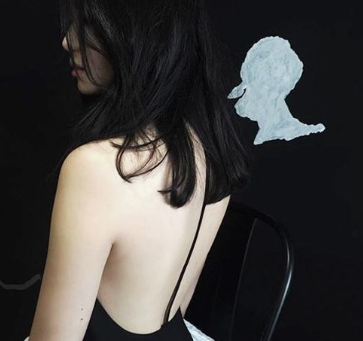 小宝贝跪下给我含一会 啊宝贝看着我是怎么玩你的