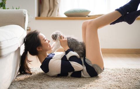 抵住宫口喷射|办公桌流淌的蜜汁 迫不及待的将手伸进裤子