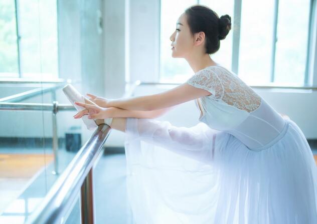 h太大了不行会撑坏的 学长不可以好疼拔出去