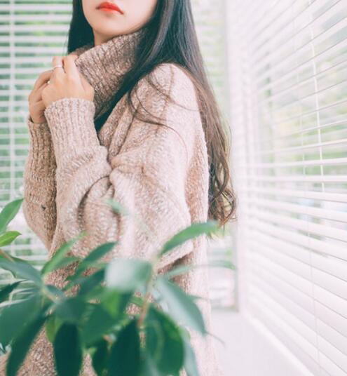 女人张开腿无遮无挡图，医生手指悄悄地伸入她的幽经，宝贝把逼张大点胖医生检查