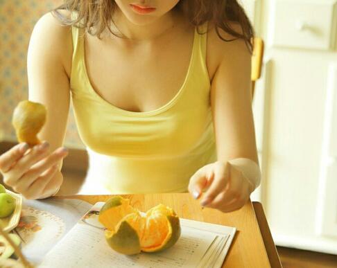 这是咱们之间的秘密，千万不能让爸爸知道