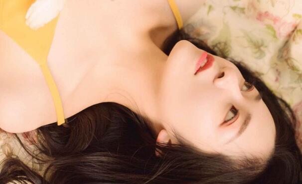 女人让你碰她这3个“隐私”，说明她迟早是你的人！