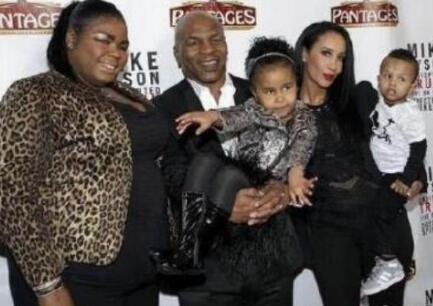 拳王泰森为300斤女儿征婚 这都多少年前的谣言了！