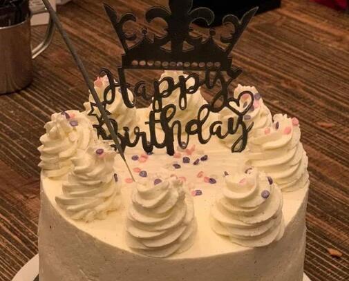 香港男艺人爱妻号一家为女儿庆生 收入和千万物业全上交给老婆