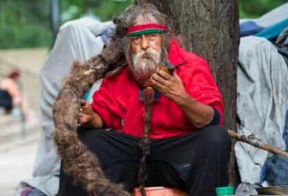 每日一笑：大哥，你快放了手中的小熊，它妈妈来了