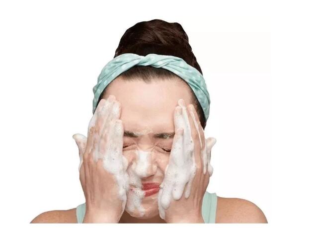 化妆后用洗面奶可以洗干净吗 洗面奶怎么用才正确