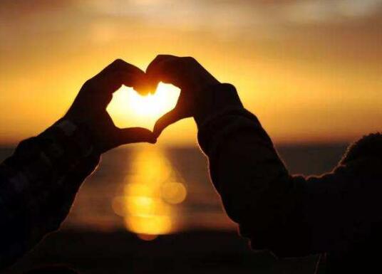 在这个尴尬的年纪遇到你，遇到对的人却在错的时间里