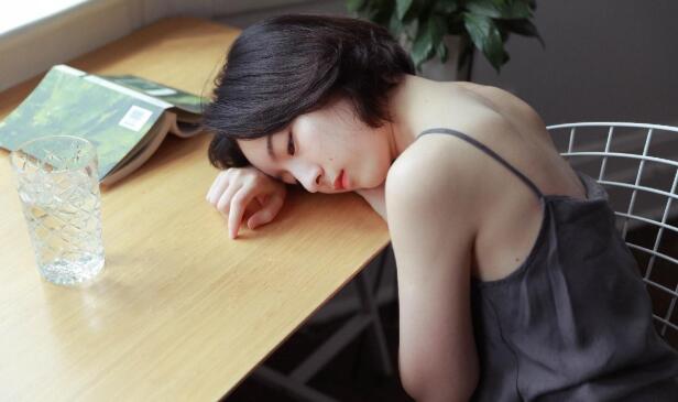 女朋友不爱你的表现都有哪些呢?女朋友不爱你了，一定会有所表现