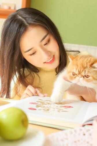 两个人一前一后的上我 别喊,我慢慢舔就不疼了