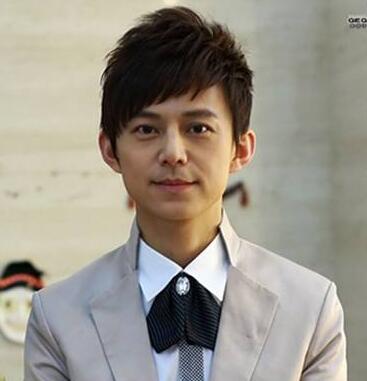 何炅的初恋是谁？何炅的老婆到底是谁？