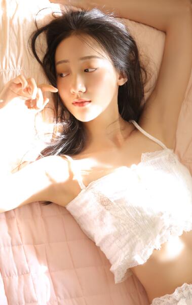 他的舌头弄得我好爽 他不停地揉我小豆豆