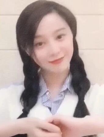 范冰冰跳手指舞呼吁大家勤洗手 扎麻花辫肤白貌美