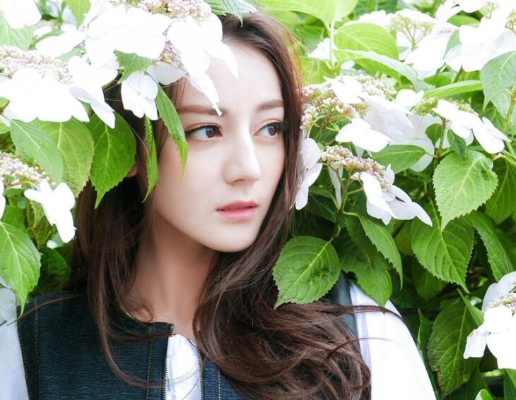 迪丽热巴个人社交账号发布“一起追剧吧”活动预告 喜提翻牌的就是你