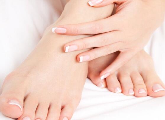 如何护理和治疗干燥的皮肤，以及如何美白皮肤