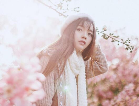 宝贝在楼梯间做好刺激 被压在洗手台从后面用力