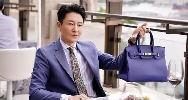 安家翟云霄明明买了真包，但为什么送给房似锦一个假包？