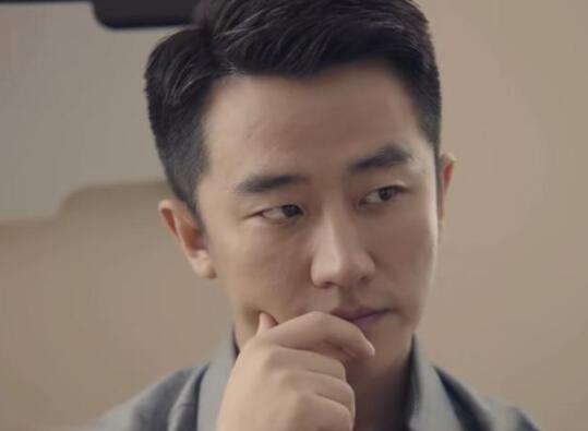 黄轩《完美关系》在上周播出的案件中 卫哲不顾压力，力求真相