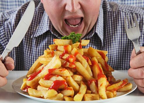 减脂一定要细嚼慢咽 狼吞虎咽让你半年多14斤肥膘