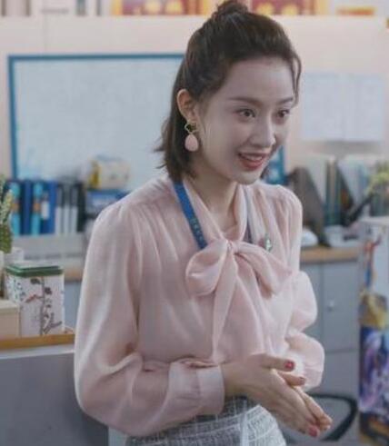 安家朱闪闪穿搭十分的吸引人《安家》朱闪闪职场穿搭成范本