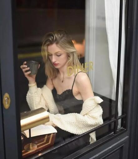 春天的衣橱，必须得有针织开衫的一席之地