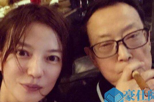 赵薇晒与爸爸合影 赵薇父母做什么的身份背景大起底