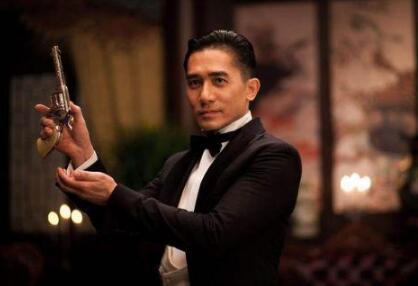 梁朝伟澳洲拍戏 提醒粉丝加强自我保护报平安