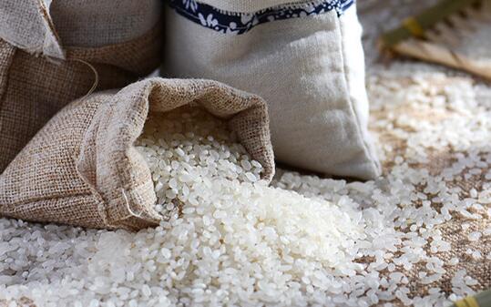 有些食物并不适合用微波炉来进行加热 不能用微波炉加热的食物盘点