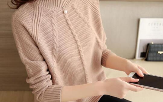 碎发掉到毛衣上的怎么办？毛衣上的污渍怎样清理