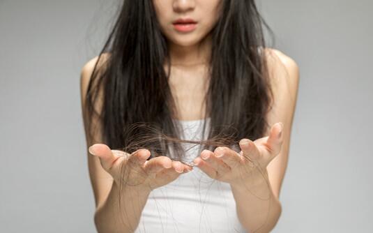 护发素不能够正确使用的话，会起到反作用 护发素有什么副作用