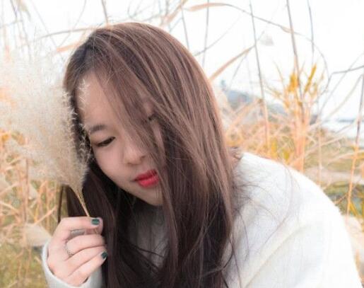 小东西真湿这才一根手指 巨大在花唇上滑动然后挤进入