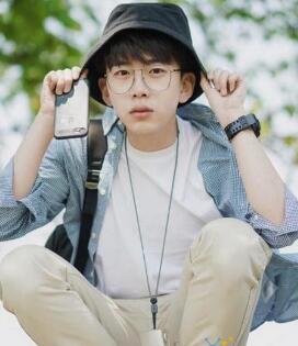 费启鸣是谁个人资料介绍 费启鸣怎么火的