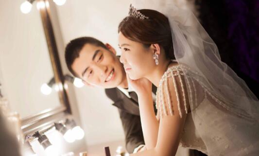 代替你的配偶去爱他的父母，那么你就是高情商的配偶