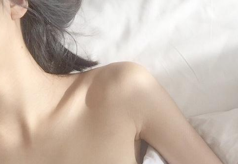 女生让男朋友看下面吗 宝贝你的奶好大我想吃第一章