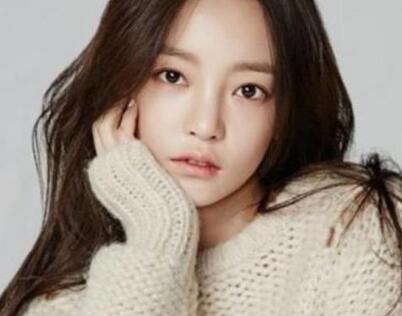 具荷拉遗产多少 生母被爆现身女儿灵堂争遗产