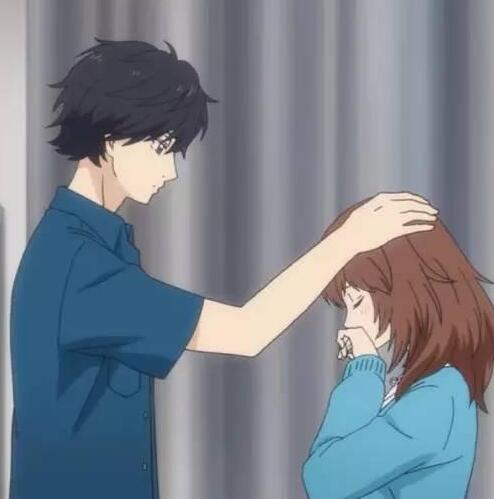 抚摸的意思 男生突然摸你的头代表什么