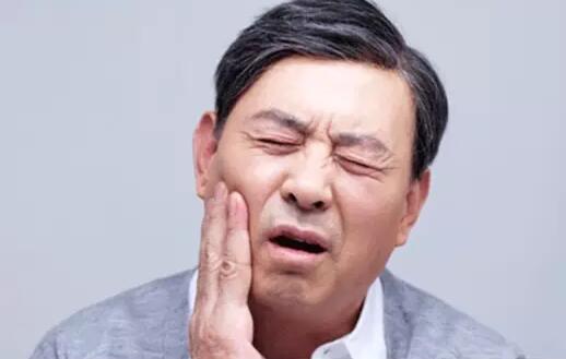 牙疼怎么办 牙疼快速止疼偏方 夜里牙疼教你一分钟快速止疼